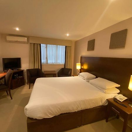 Cave Castle Hotel South Cave Bagian luar foto