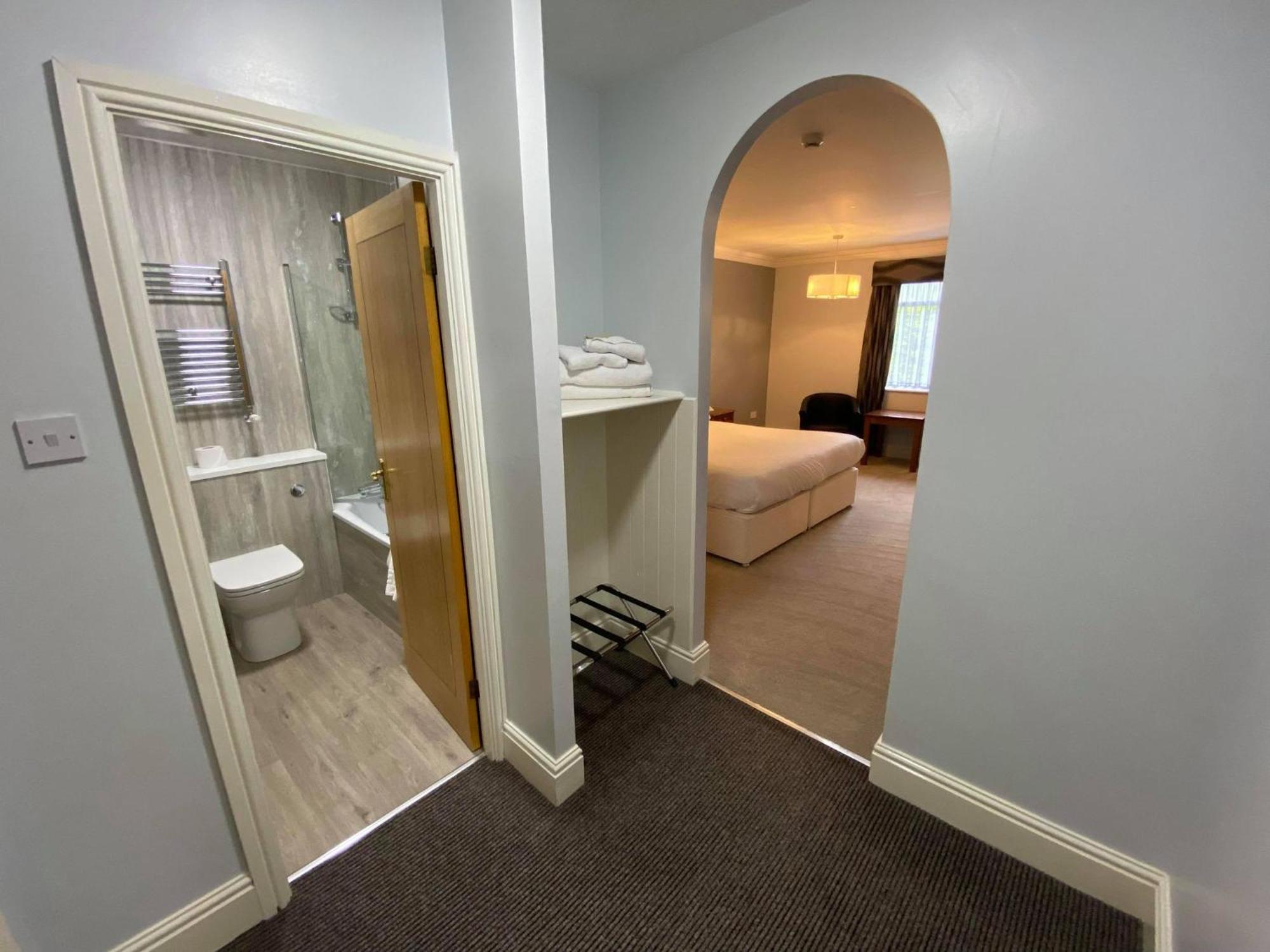 Cave Castle Hotel South Cave Bagian luar foto