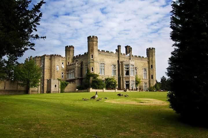 Cave Castle Hotel South Cave Bagian luar foto